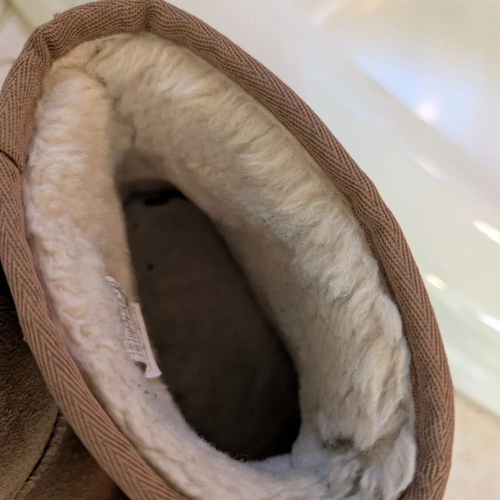 UGG Platform Tan (Chestnut) Sheepskin Kids Boots - Picture 5 of 8